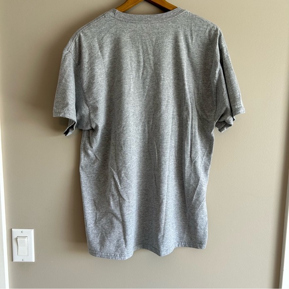 Cool Men’s Hanes T-shirt with logo on the front and plain back - Picture 4 of 10
